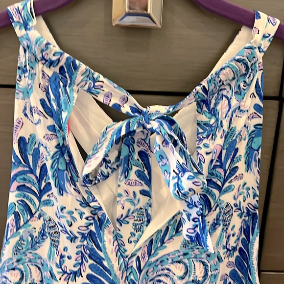 Gently used Lilly Pulitzer Rori Top in "Bird is the Word" pattern. Size L - Picture 3 of 7
